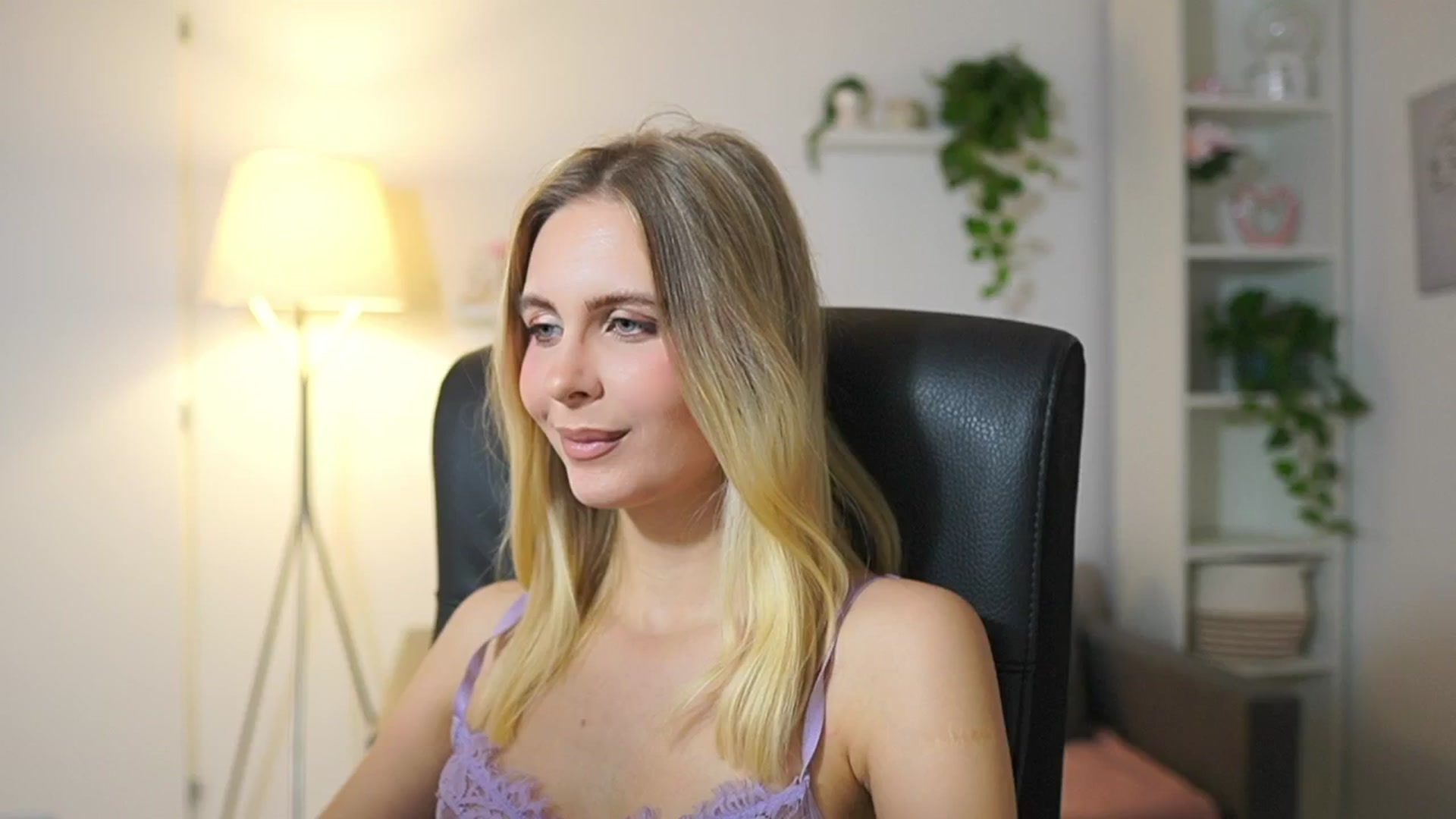 Gallery image thumbnail from Catecrago_'s myfreecams stream on, 11/25/2025, 12:27 image 11 of 20