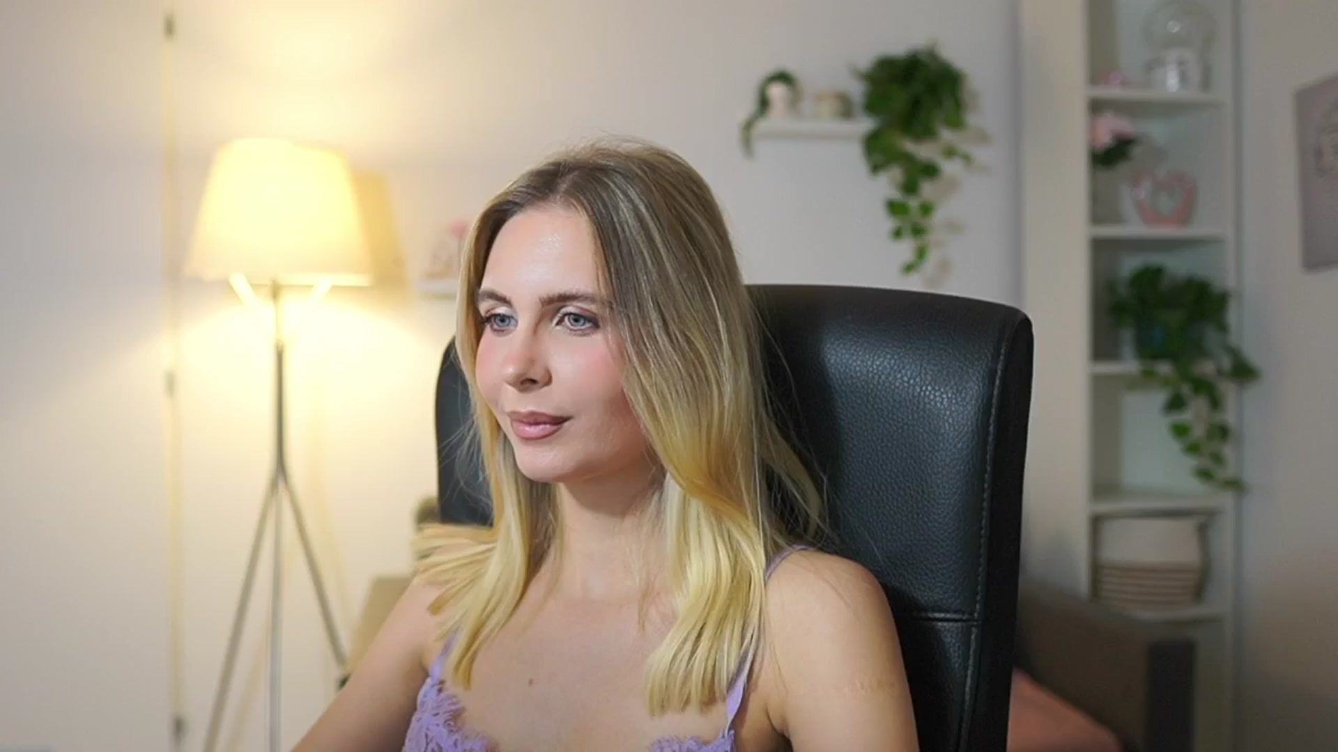 Gallery image thumbnail from Catecrago_'s myfreecams stream on, 11/25/2025, 12:27 image 16 of 20