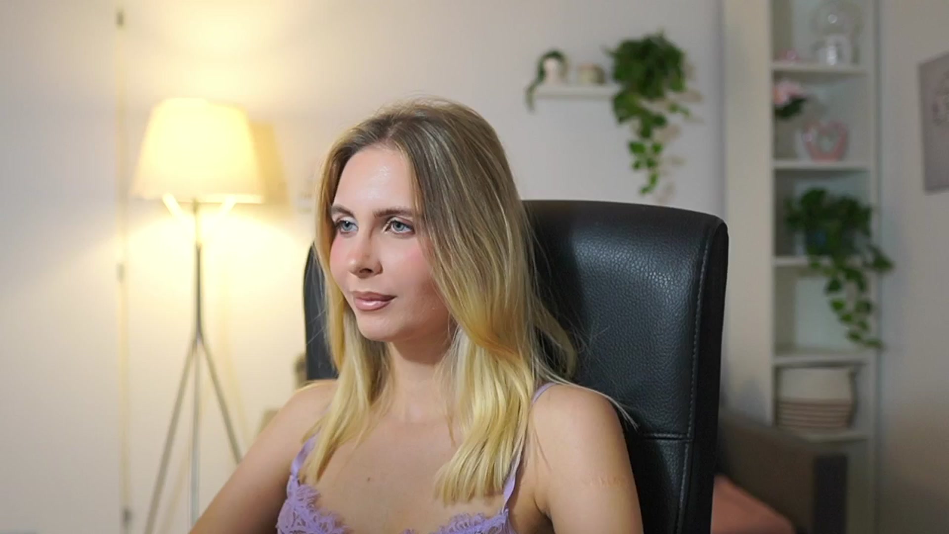 Gallery image thumbnail from Catecrago_'s myfreecams stream on, 11/25/2025, 12:27 image 15 of 20