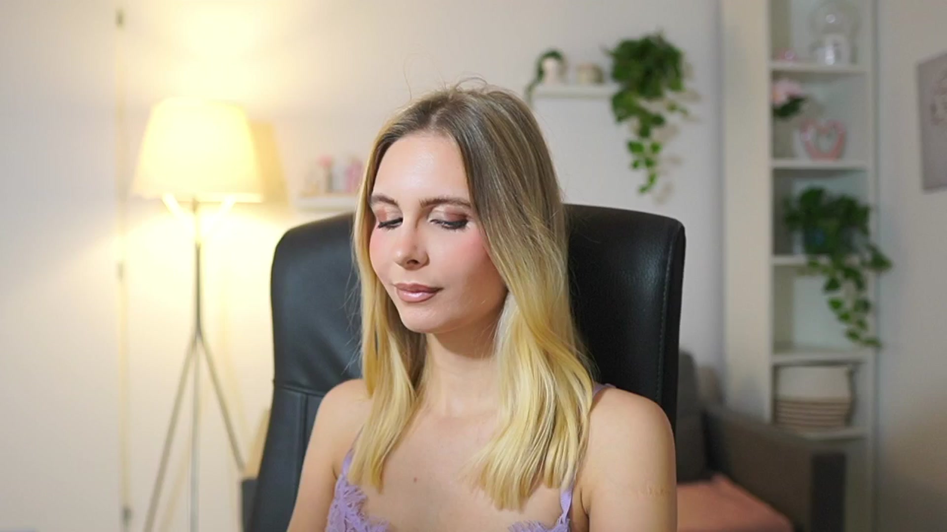 Gallery image thumbnail from Catecrago_'s myfreecams stream on, 11/25/2025, 12:27 image 8 of 20