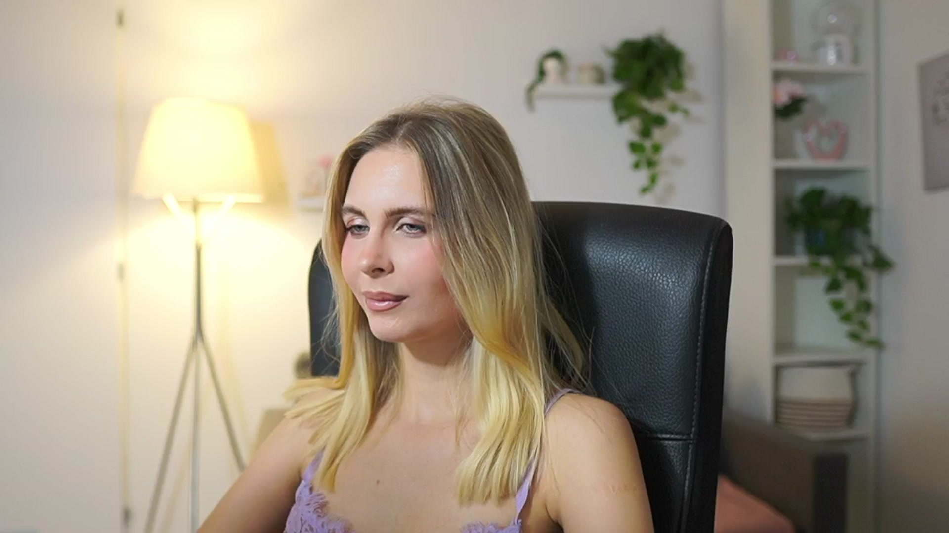 Gallery image thumbnail from Catecrago_'s myfreecams stream on, 11/25/2025, 12:27 image 17 of 20