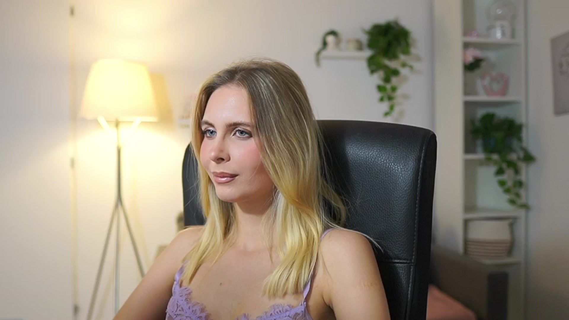 Gallery image thumbnail from Catecrago_'s myfreecams stream on, 11/25/2025, 12:27 image 14 of 20