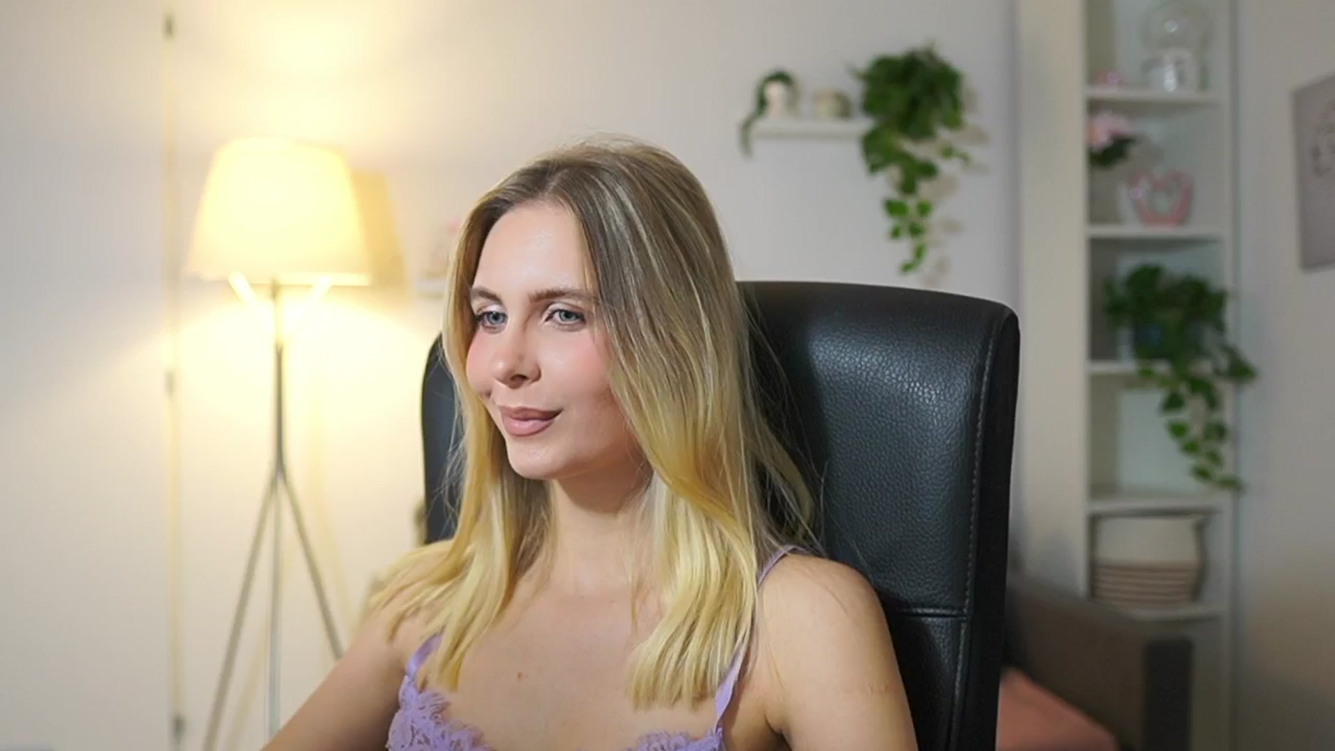 Gallery image thumbnail from Catecrago_'s myfreecams stream on, 11/25/2025, 12:27 image 18 of 20