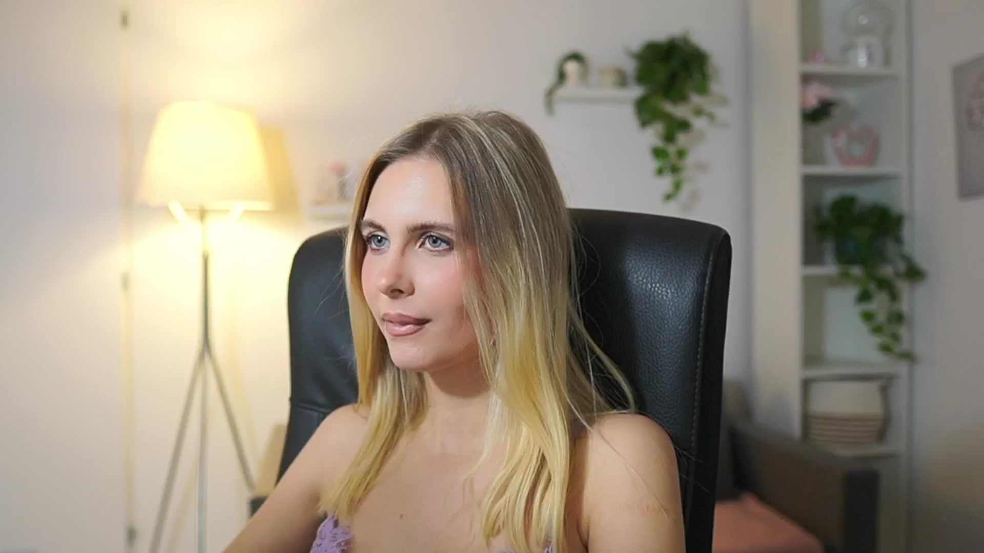 Gallery image thumbnail from Catecrago_'s myfreecams stream on, 11/25/2025, 13:58 image 15 of 20