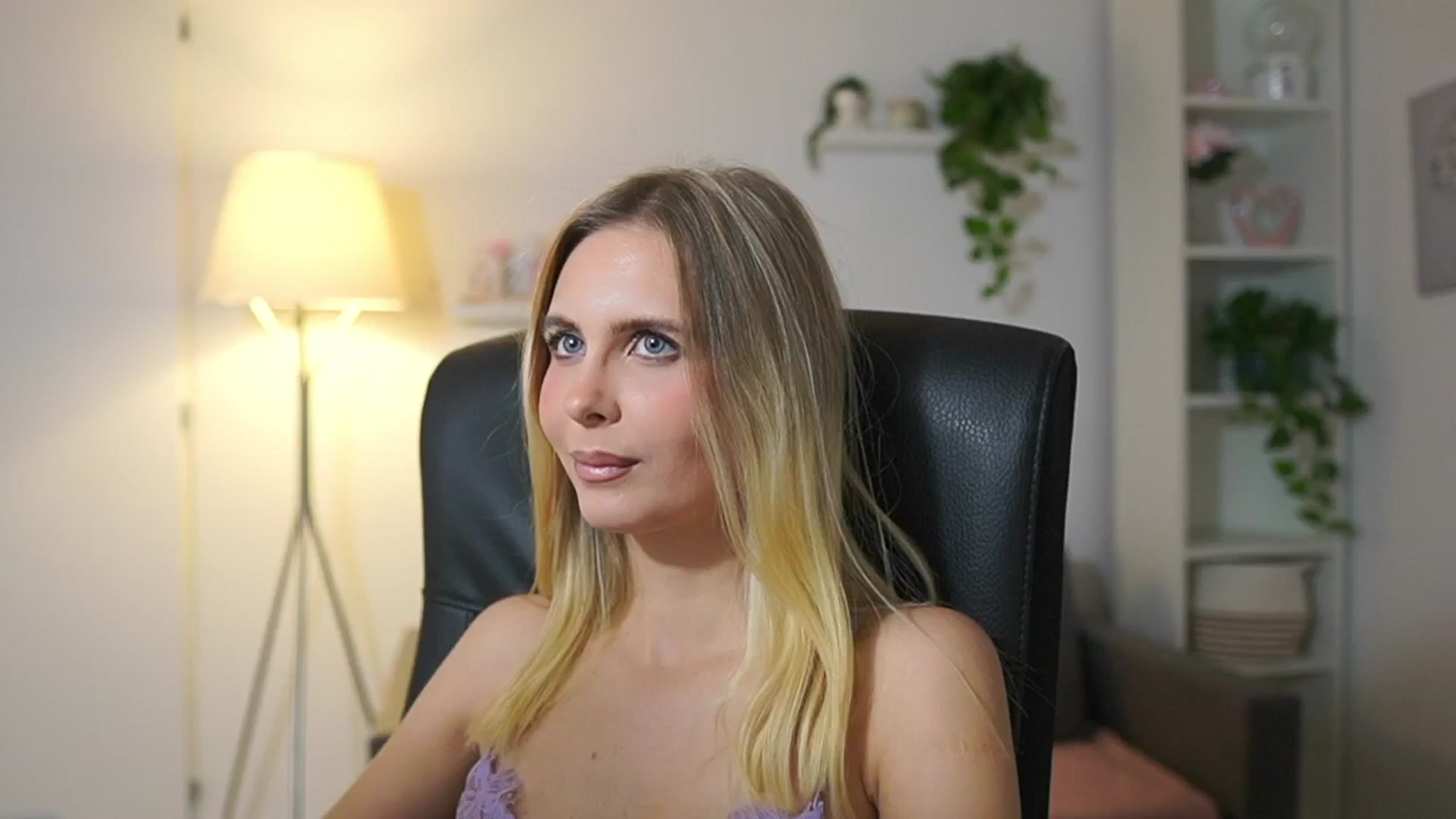 Gallery image thumbnail from Catecrago_'s myfreecams stream on, 11/25/2025, 13:58 image 13 of 20