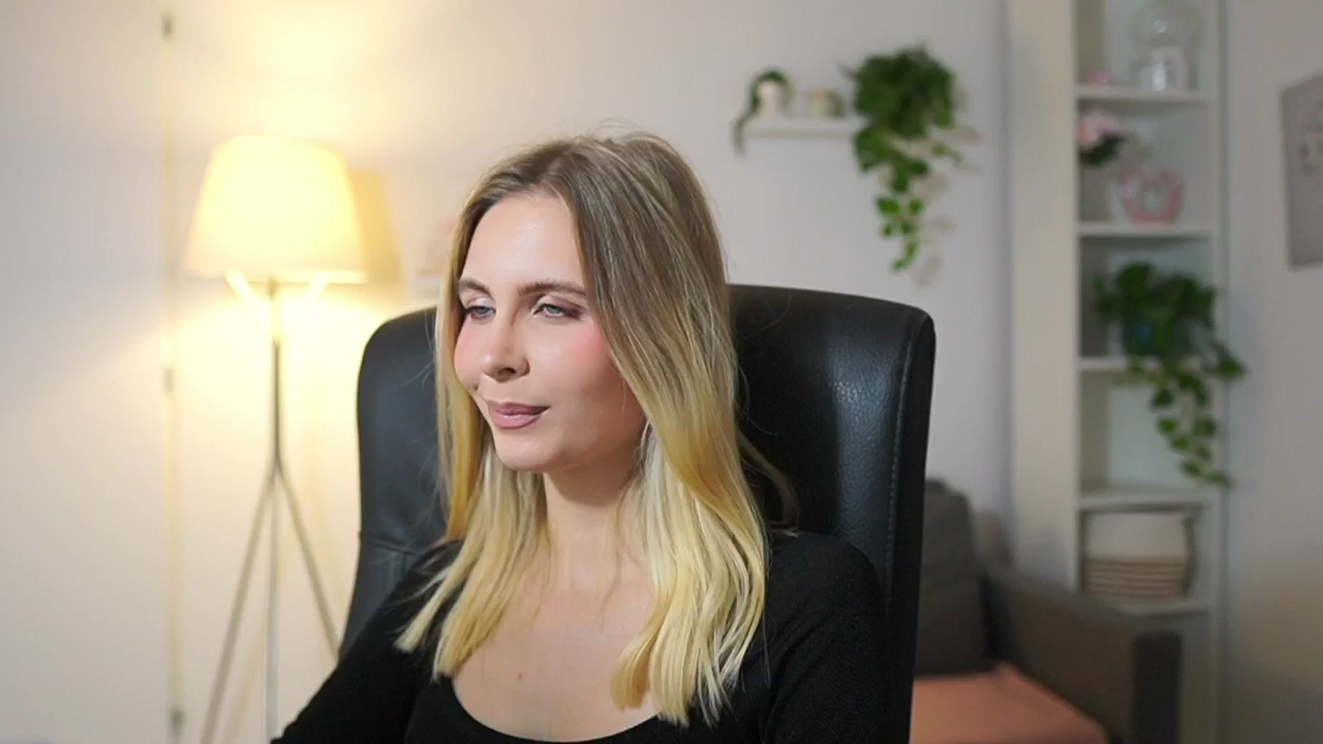 Gallery image thumbnail from Catecrago_'s myfreecams stream on, 11/25/2025, 13:58 image 3 of 20