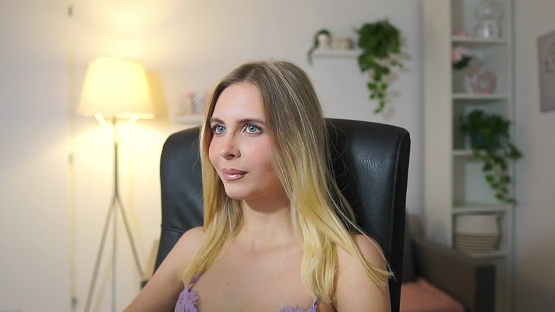 Gallery image thumbnail from Catecrago_'s myfreecams stream on, 11/25/2025, 13:58 image 12 of 20