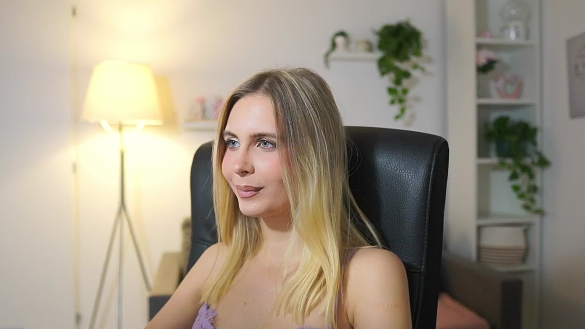 Gallery image thumbnail from Catecrago_'s myfreecams stream on, 11/25/2025, 13:58 image 19 of 20