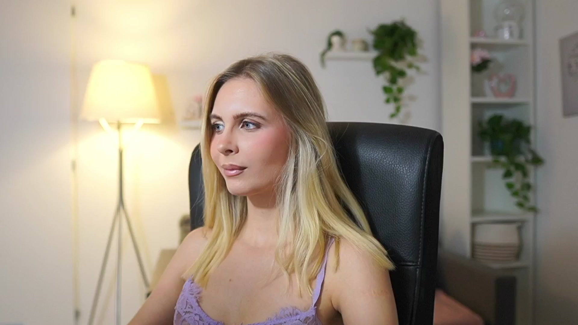 Gallery image thumbnail from Catecrago_'s myfreecams stream on, 11/25/2025, 13:58 image 9 of 20