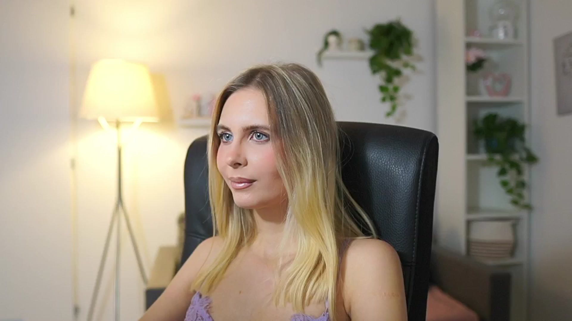 Gallery image thumbnail from Catecrago_'s myfreecams stream on, 11/25/2025, 13:58 image 17 of 20