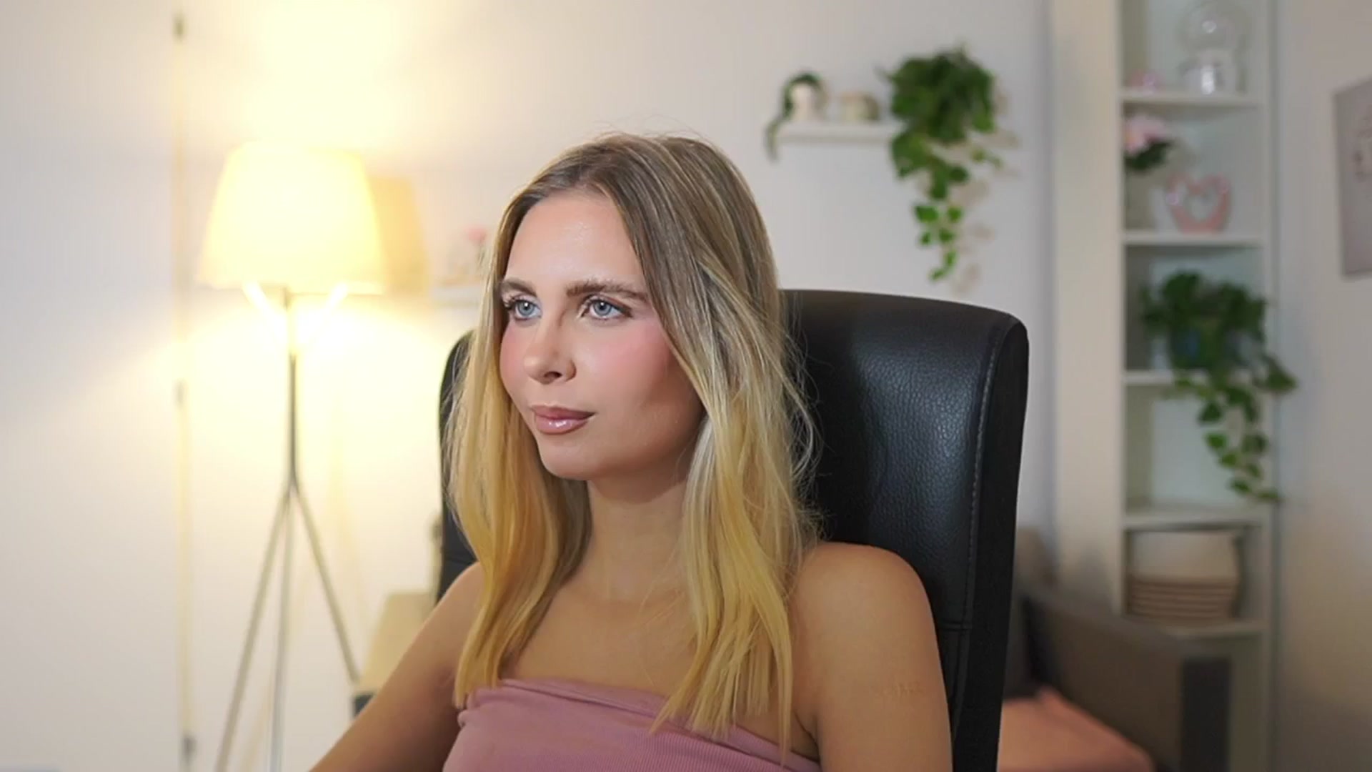 Gallery image thumbnail from Catecrago_'s myfreecams stream on, 11/26/2025, 12:08 image 2 of 20