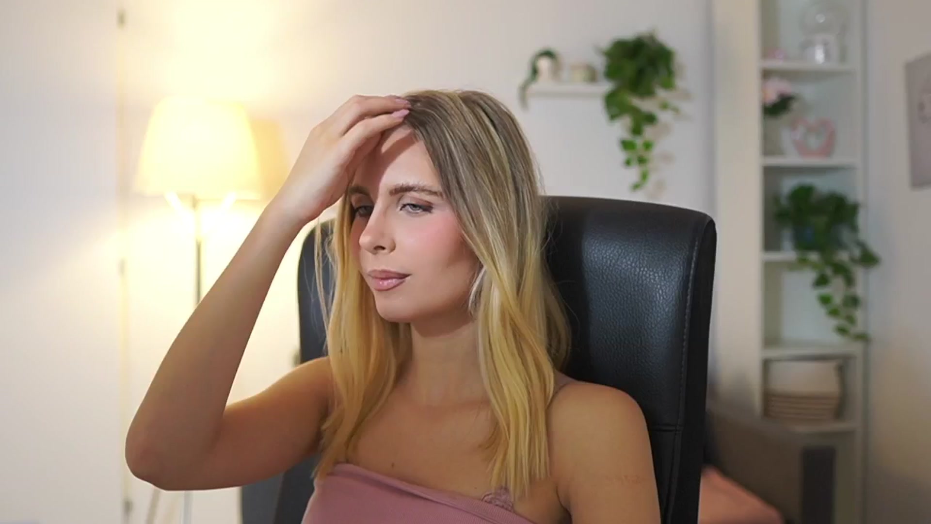 Gallery image thumbnail from Catecrago_'s myfreecams stream on, 11/26/2025, 12:08 image 6 of 20