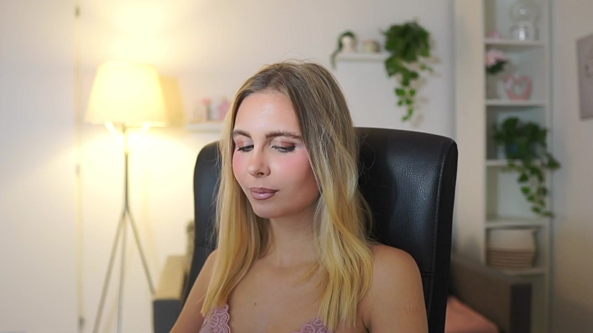 Gallery image thumbnail from Catecrago_'s myfreecams stream on, 11/26/2025, 12:08 image 16 of 20