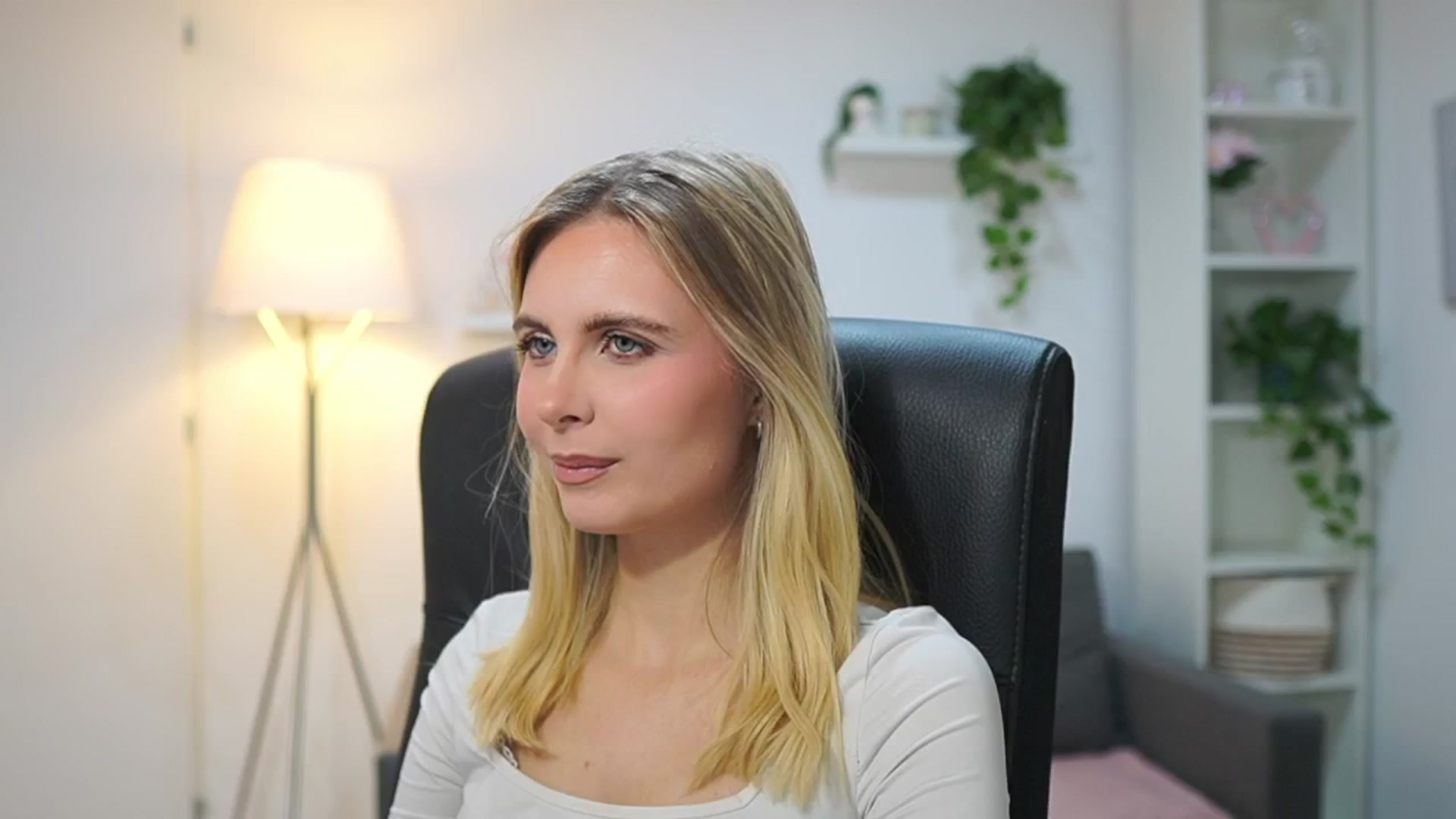 Gallery image thumbnail from Catecrago_'s myfreecams stream on, 11/28/2025, 10:10 image 10 of 20