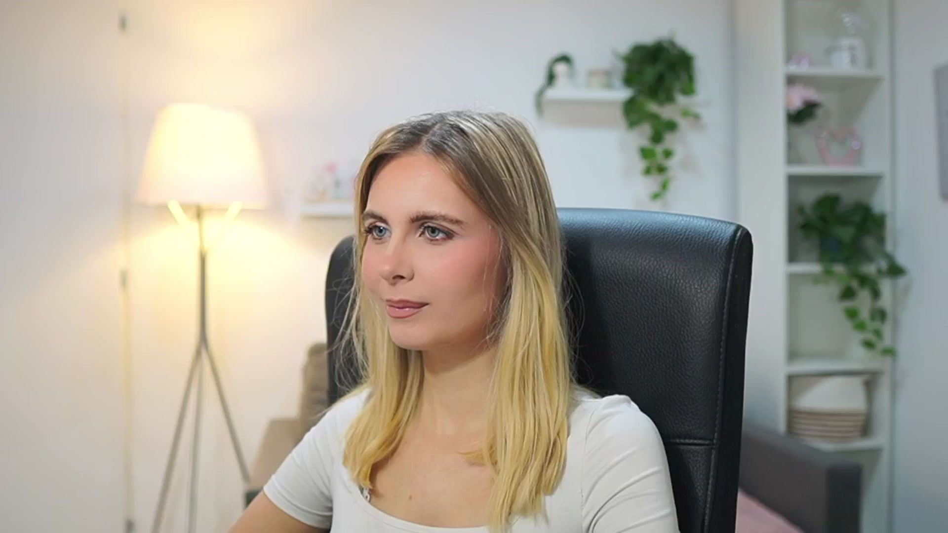 Gallery image thumbnail from Catecrago_'s myfreecams stream on, 11/28/2025, 10:10 image 7 of 20