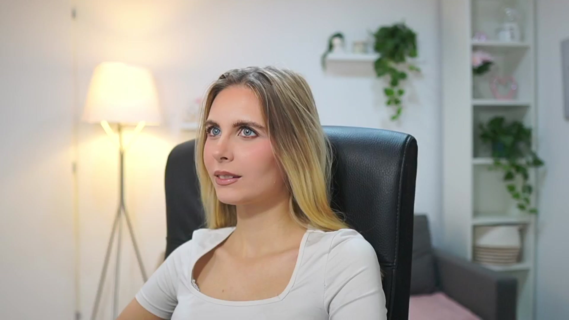 Gallery image thumbnail from Catecrago_'s myfreecams stream on, 11/28/2025, 10:10 image 15 of 20