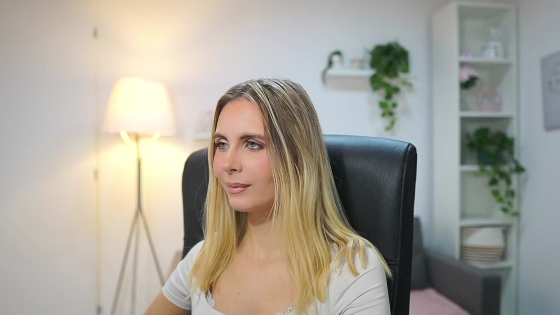 Gallery image thumbnail from Catecrago_'s myfreecams stream on, 11/28/2025, 12:02 image 1 of 20