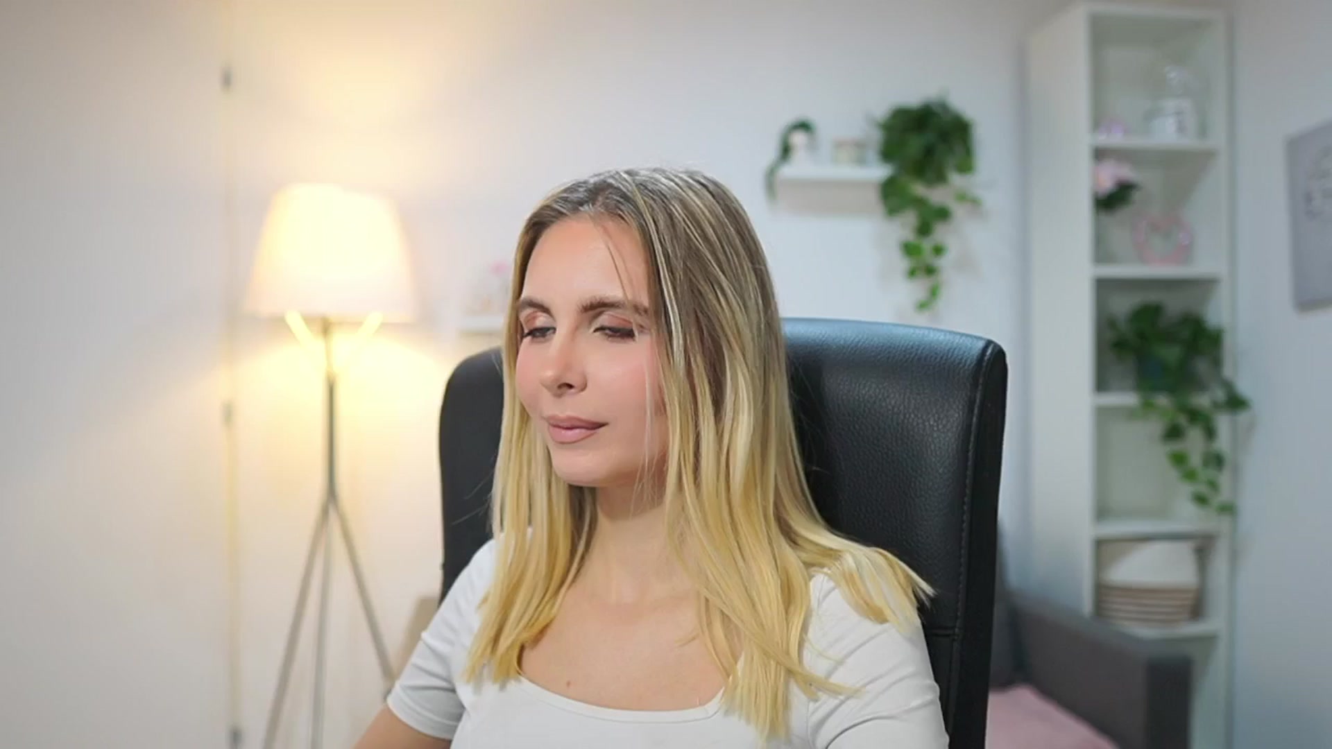 Gallery image thumbnail from Catecrago_'s myfreecams stream on, 11/28/2025, 12:02 image 16 of 20