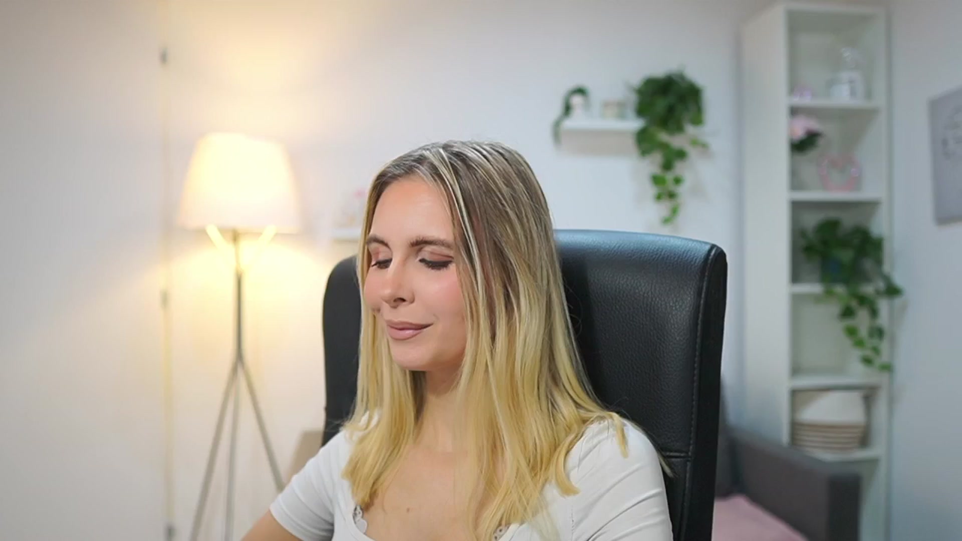 Gallery image thumbnail from Catecrago_'s myfreecams stream on, 11/28/2025, 12:02 image 5 of 20