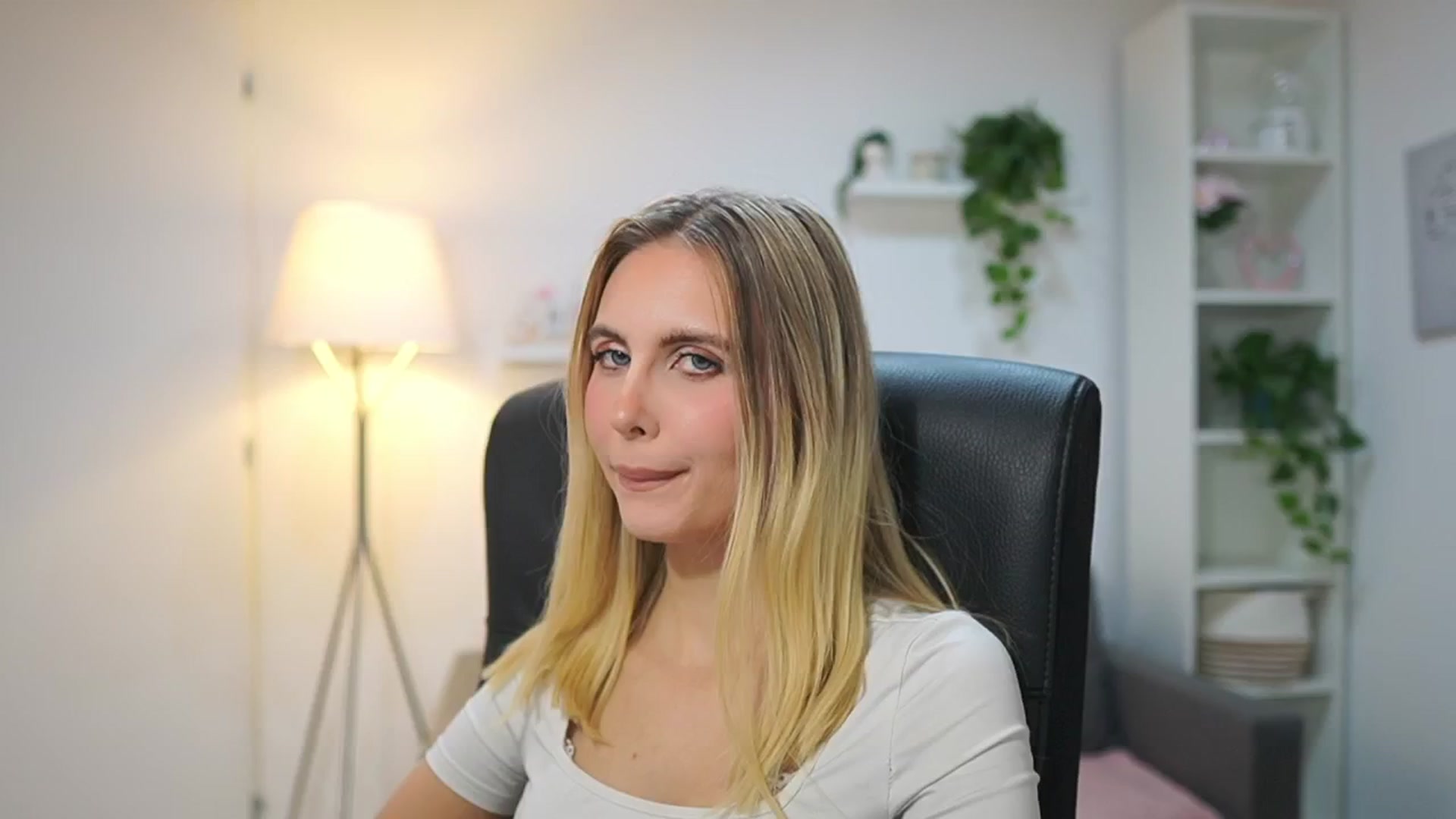 Gallery image thumbnail from Catecrago_'s myfreecams stream on, 11/28/2025, 13:50 image 6 of 20