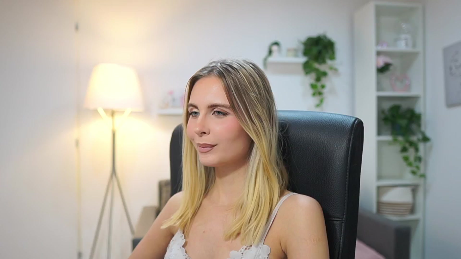 Gallery image thumbnail from Catecrago_'s myfreecams stream on, 11/29/2025, 13:35 image 9 of 20