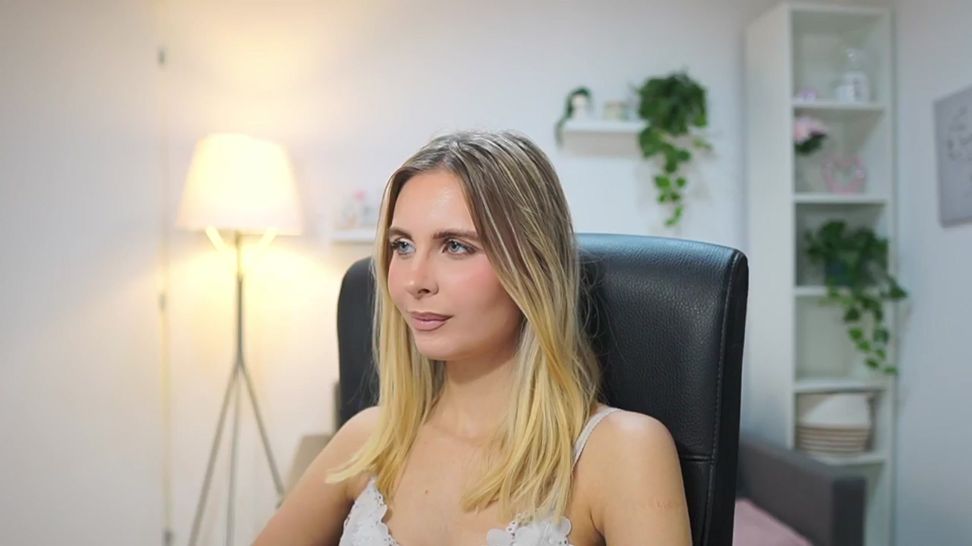Gallery image thumbnail from Catecrago_'s myfreecams stream on, 11/29/2025, 13:35 image 12 of 20