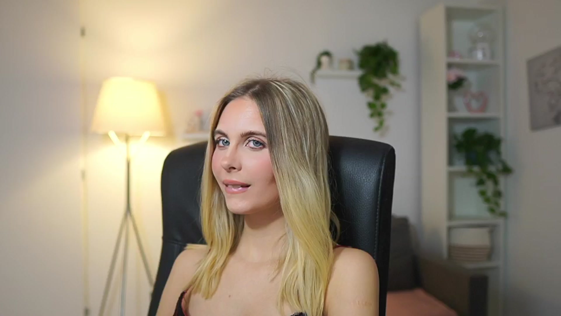 Gallery image thumbnail from Catecrago_'s myfreecams stream on, 12/02/2025, 11:15 image 8 of 20
