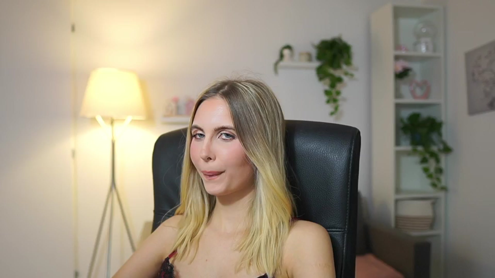 Gallery image thumbnail from Catecrago_'s myfreecams stream on, 12/02/2025, 11:15 image 17 of 20
