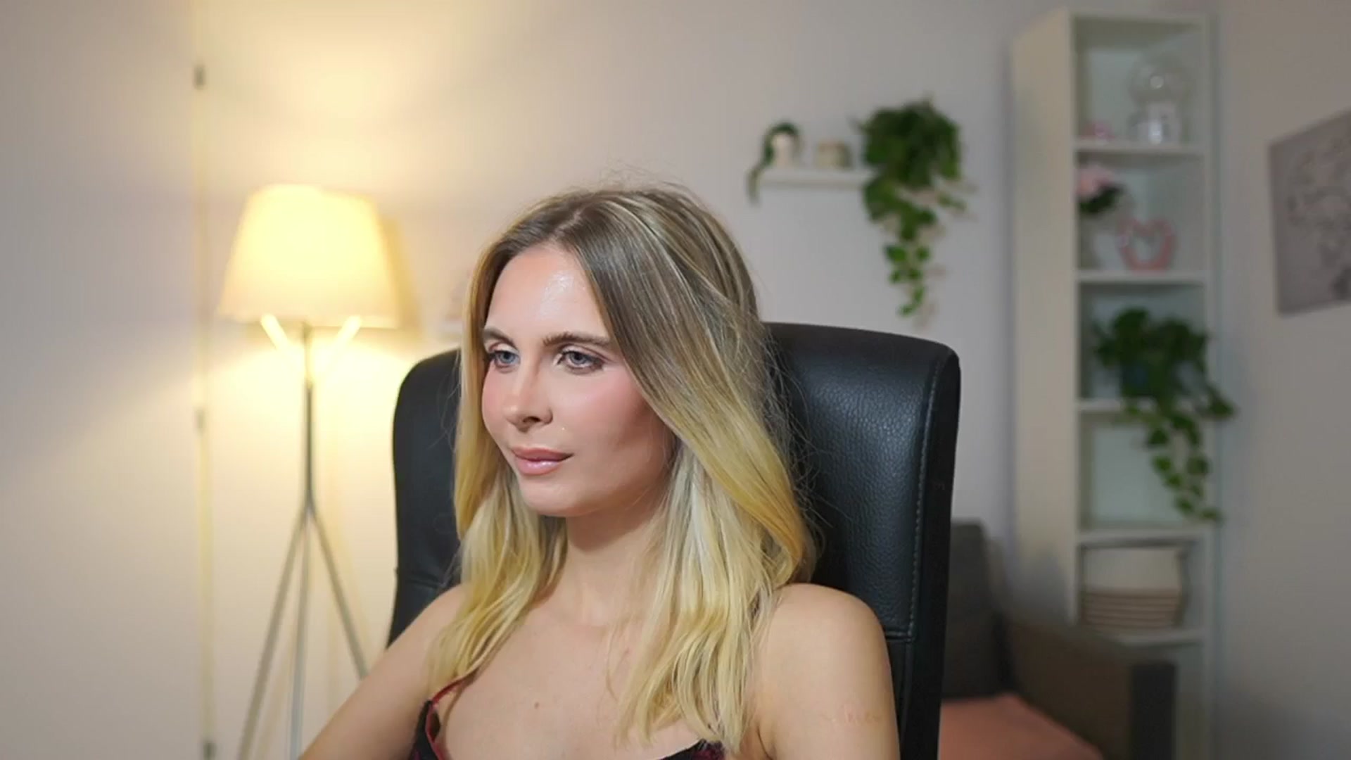 Gallery image thumbnail from Catecrago_'s myfreecams stream on, 12/02/2025, 11:15 image 20 of 20