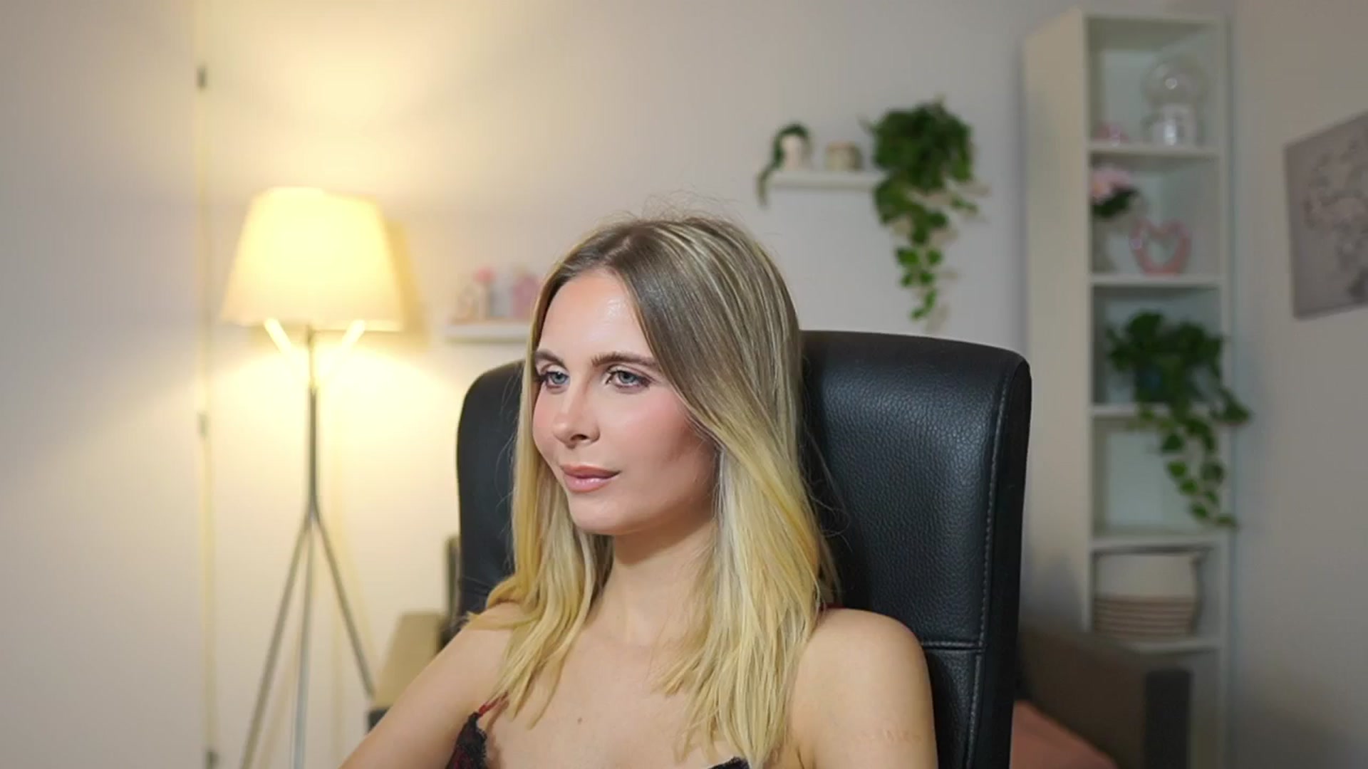 Gallery image thumbnail from Catecrago_'s myfreecams stream on, 12/02/2025, 11:15 image 15 of 20