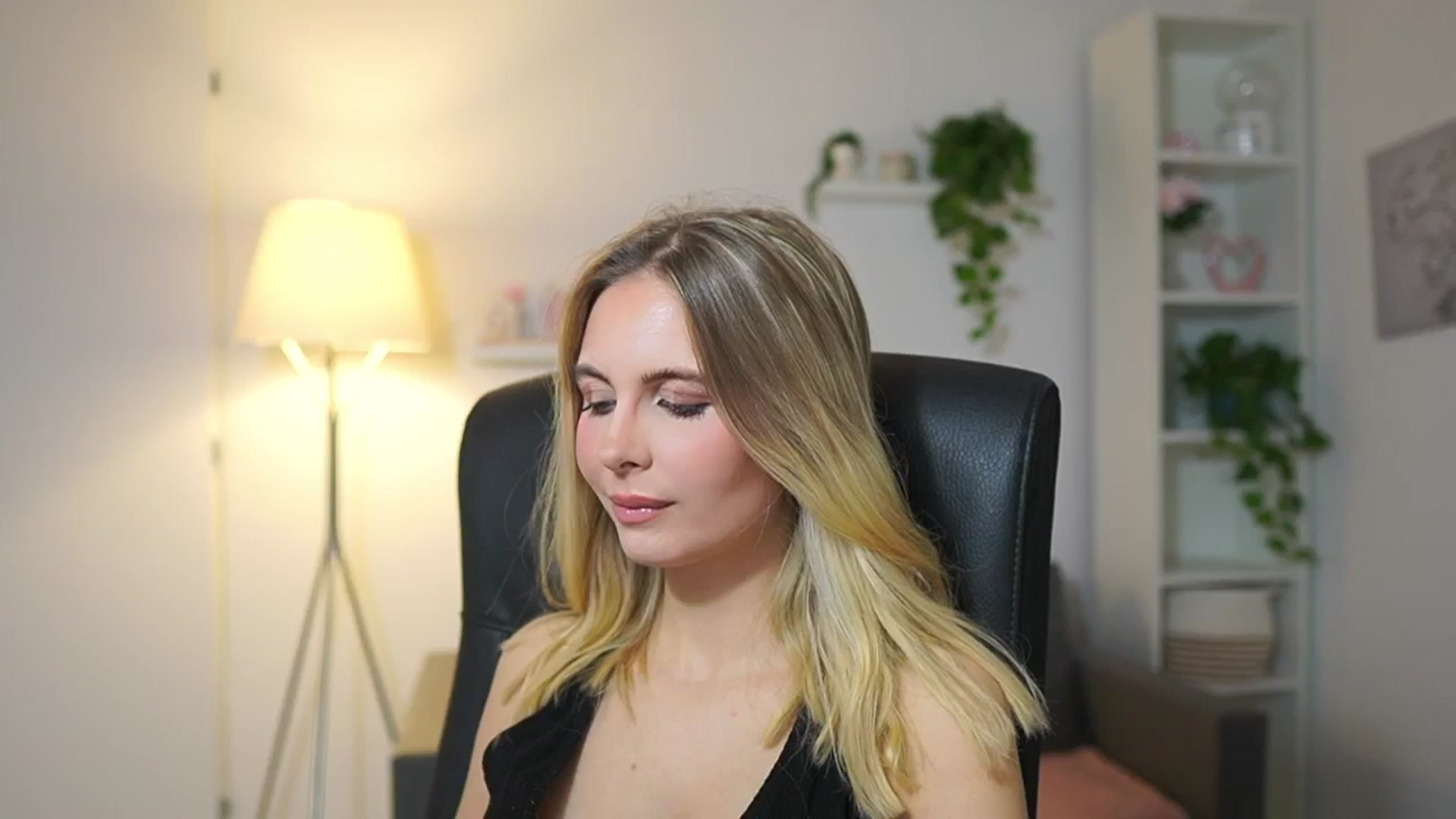 Gallery image thumbnail from Catecrago_'s myfreecams stream on, 12/02/2025, 11:15 image 2 of 20