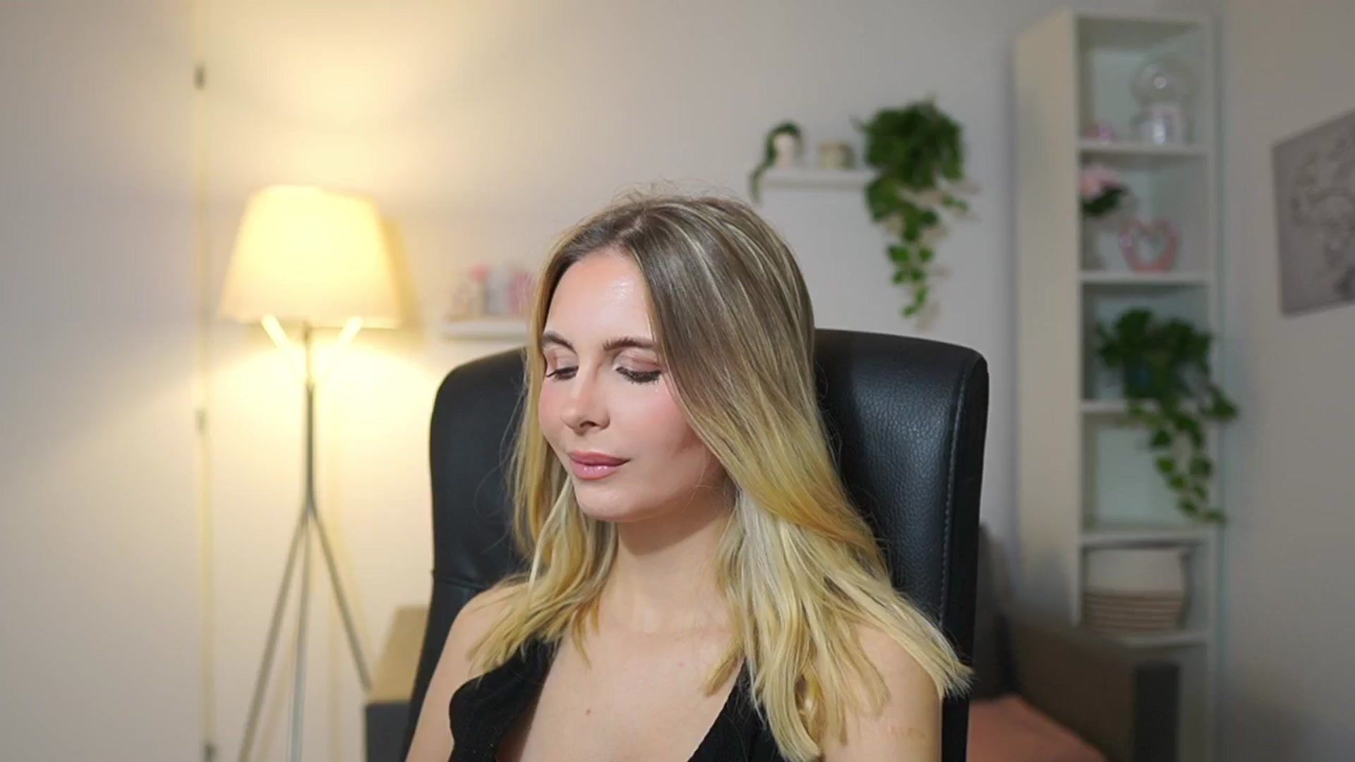 Gallery image thumbnail from Catecrago_'s myfreecams stream on, 12/02/2025, 11:15 image 3 of 20