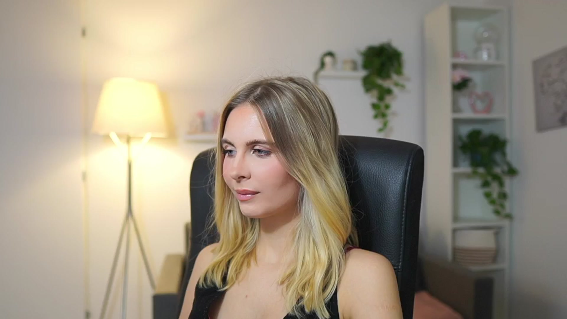 Gallery image thumbnail from Catecrago_'s myfreecams stream on, 12/02/2025, 11:15 image 1 of 20