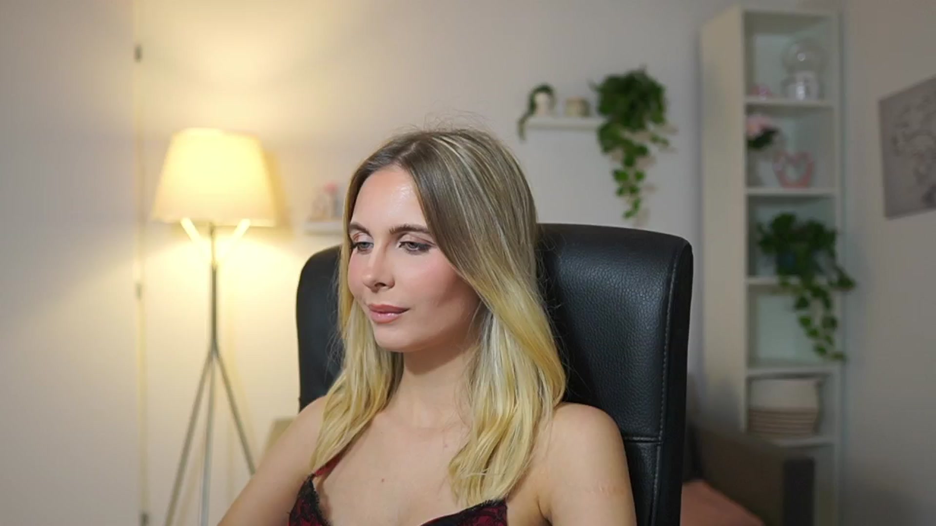 Gallery image thumbnail from Catecrago_'s myfreecams stream on, 12/02/2025, 11:15 image 9 of 20