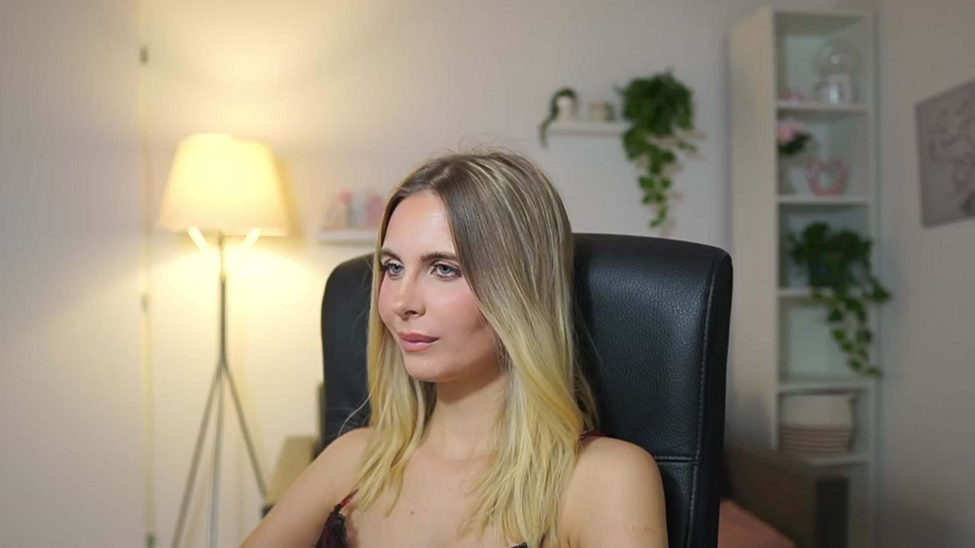 Gallery image thumbnail from Catecrago_'s myfreecams stream on, 12/02/2025, 11:15 image 18 of 20