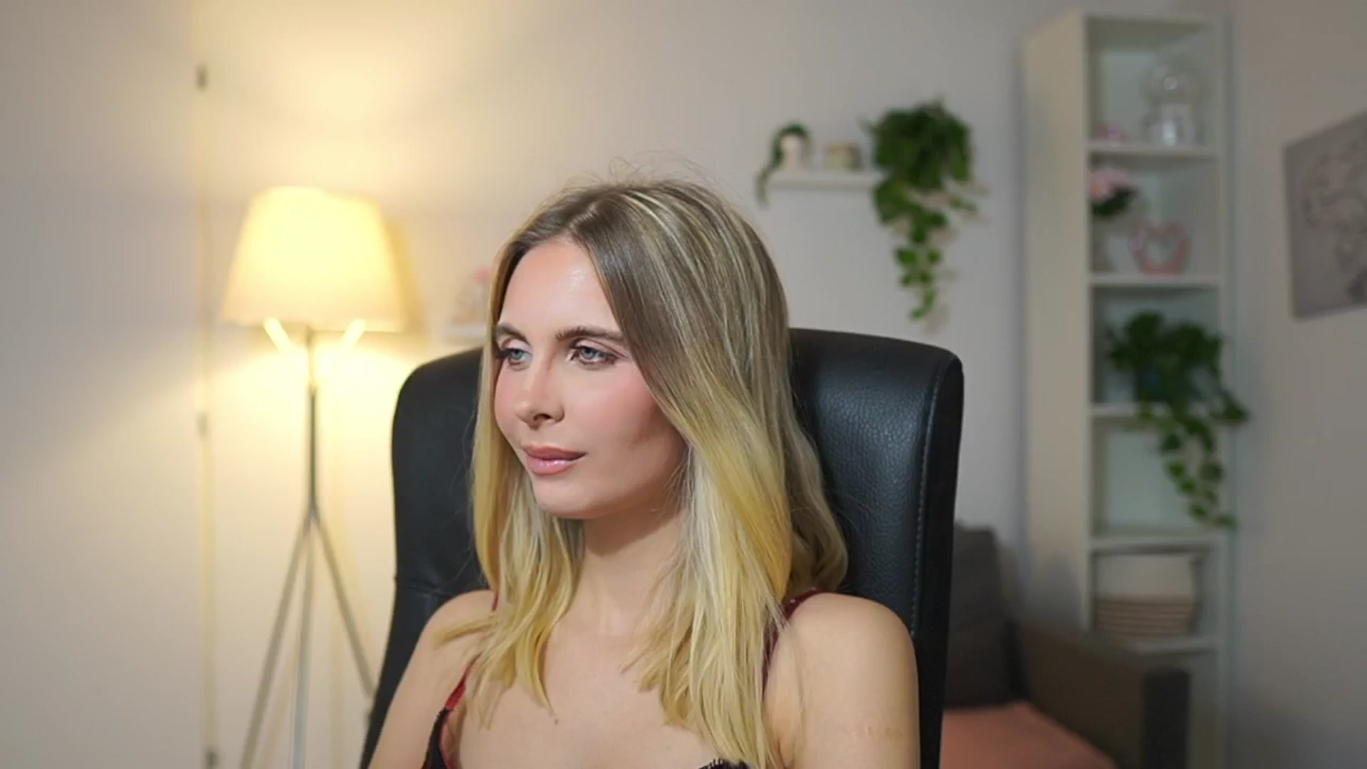 Gallery image thumbnail from Catecrago_'s myfreecams stream on, 12/02/2025, 11:15 image 7 of 20