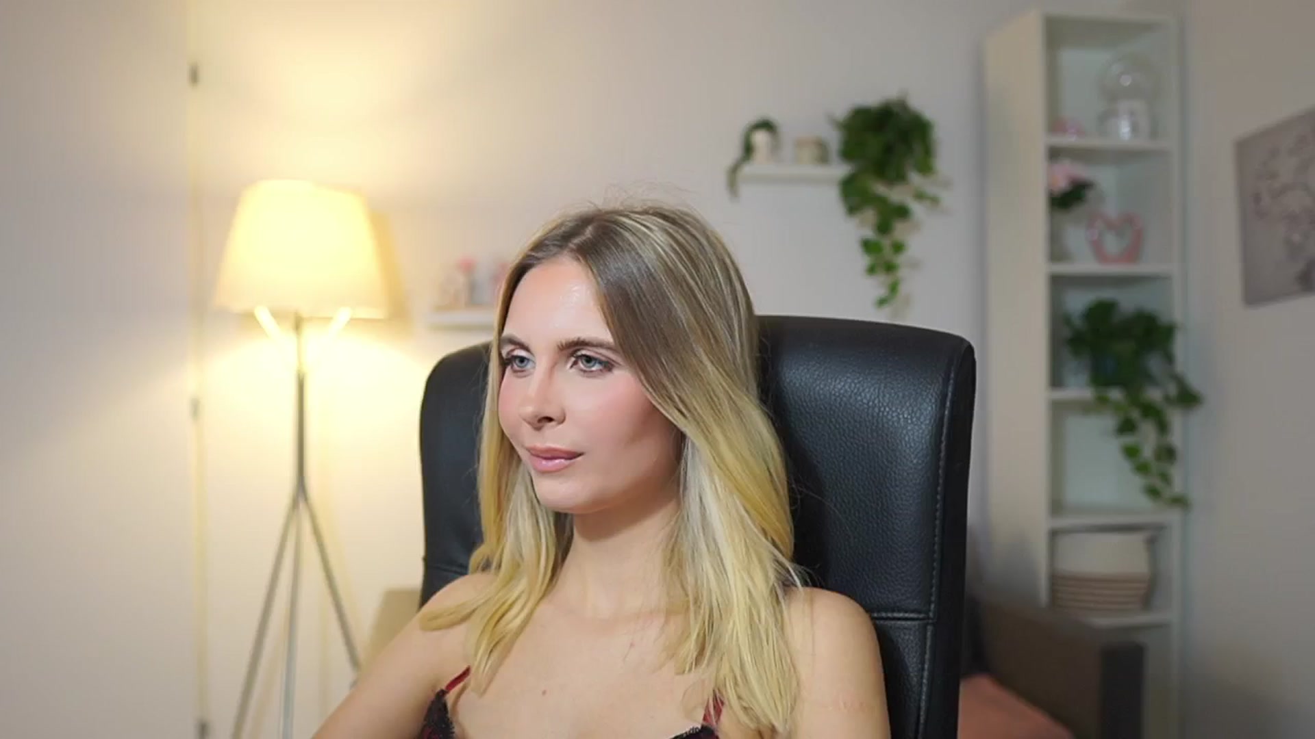 Gallery image thumbnail from Catecrago_'s myfreecams stream on, 12/02/2025, 11:15 image 13 of 20