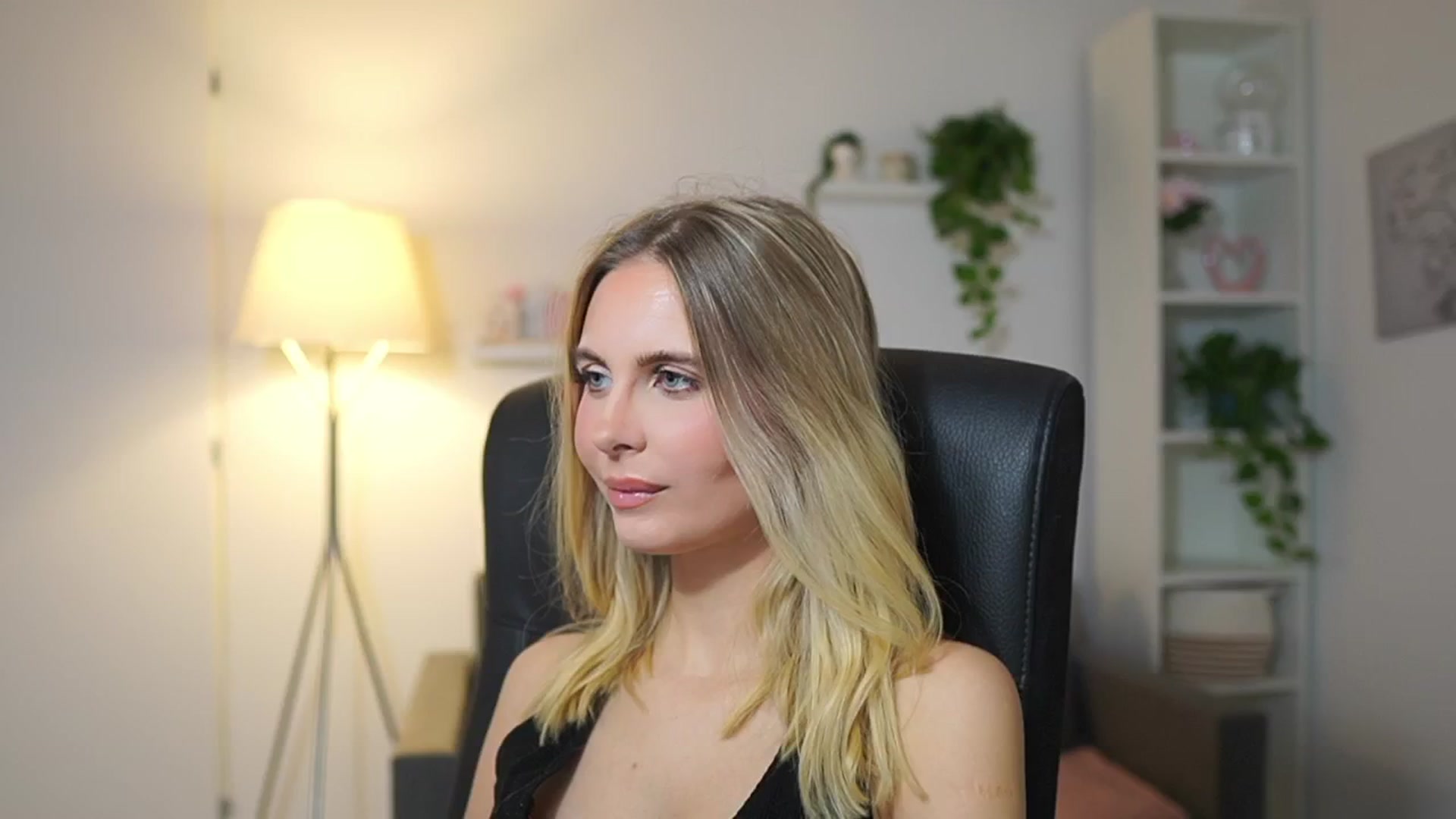 Gallery image thumbnail from Catecrago_'s myfreecams stream on, 12/02/2025, 11:15 image 4 of 20