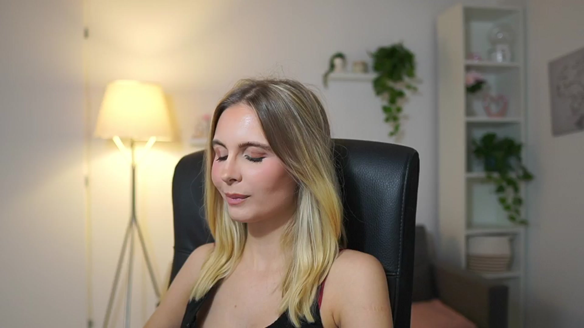 Gallery image thumbnail from Catecrago_'s myfreecams stream on, 12/02/2025, 12:17 image 18 of 20