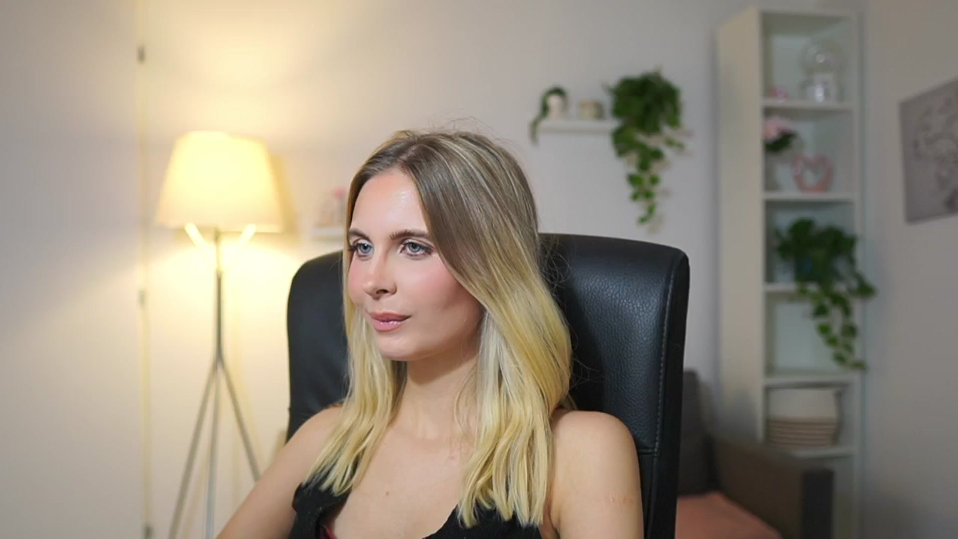Gallery image thumbnail from Catecrago_'s myfreecams stream on, 12/02/2025, 12:17 image 7 of 20