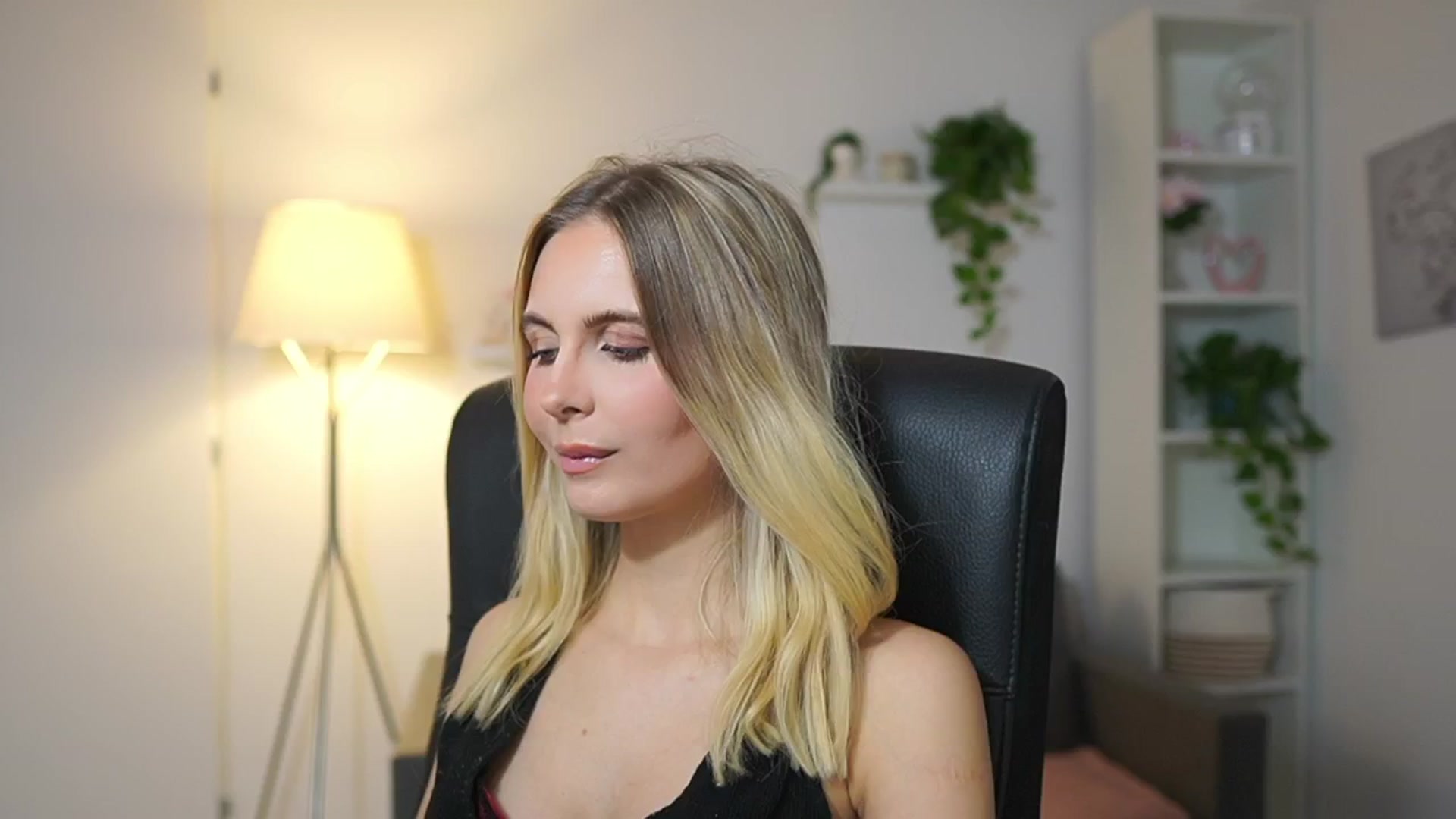 Gallery image thumbnail from Catecrago_'s myfreecams stream on, 12/02/2025, 12:17 image 6 of 20