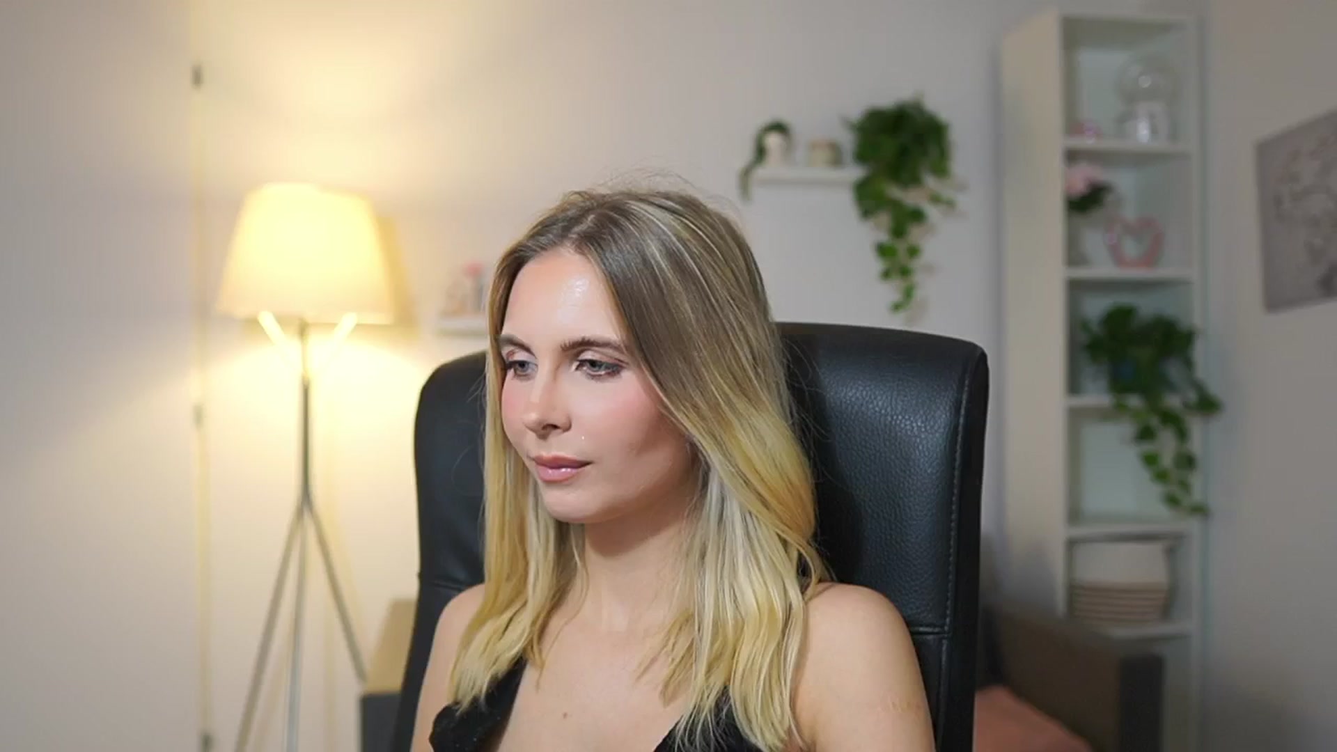 Gallery image thumbnail from Catecrago_'s myfreecams stream on, 12/02/2025, 12:17 image 2 of 20