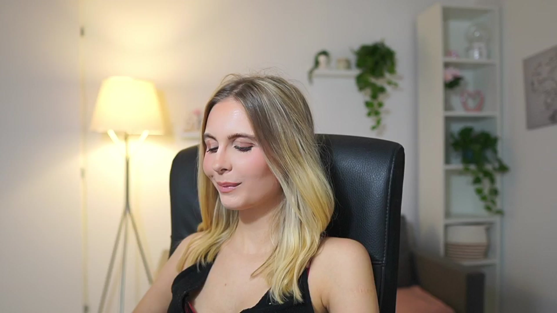 Gallery image thumbnail from Catecrago_'s myfreecams stream on, 12/02/2025, 12:17 image 11 of 20