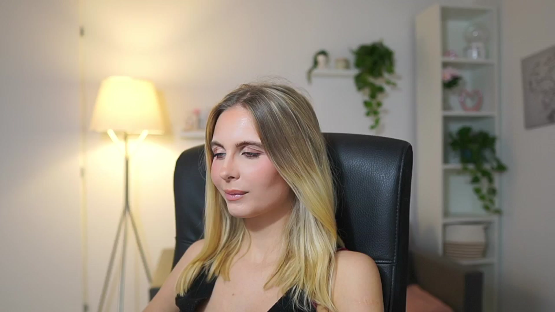 Gallery image thumbnail from Catecrago_'s myfreecams stream on, 12/02/2025, 12:17 image 1 of 20
