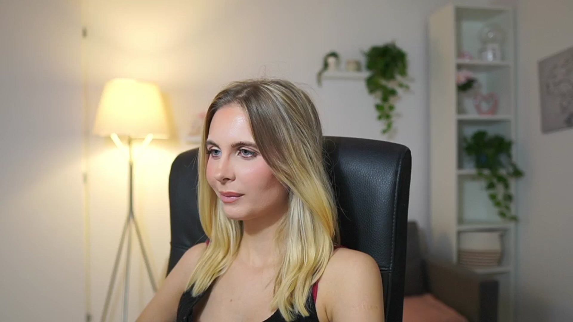 Gallery image thumbnail from Catecrago_'s myfreecams stream on, 12/02/2025, 12:17 image 20 of 20