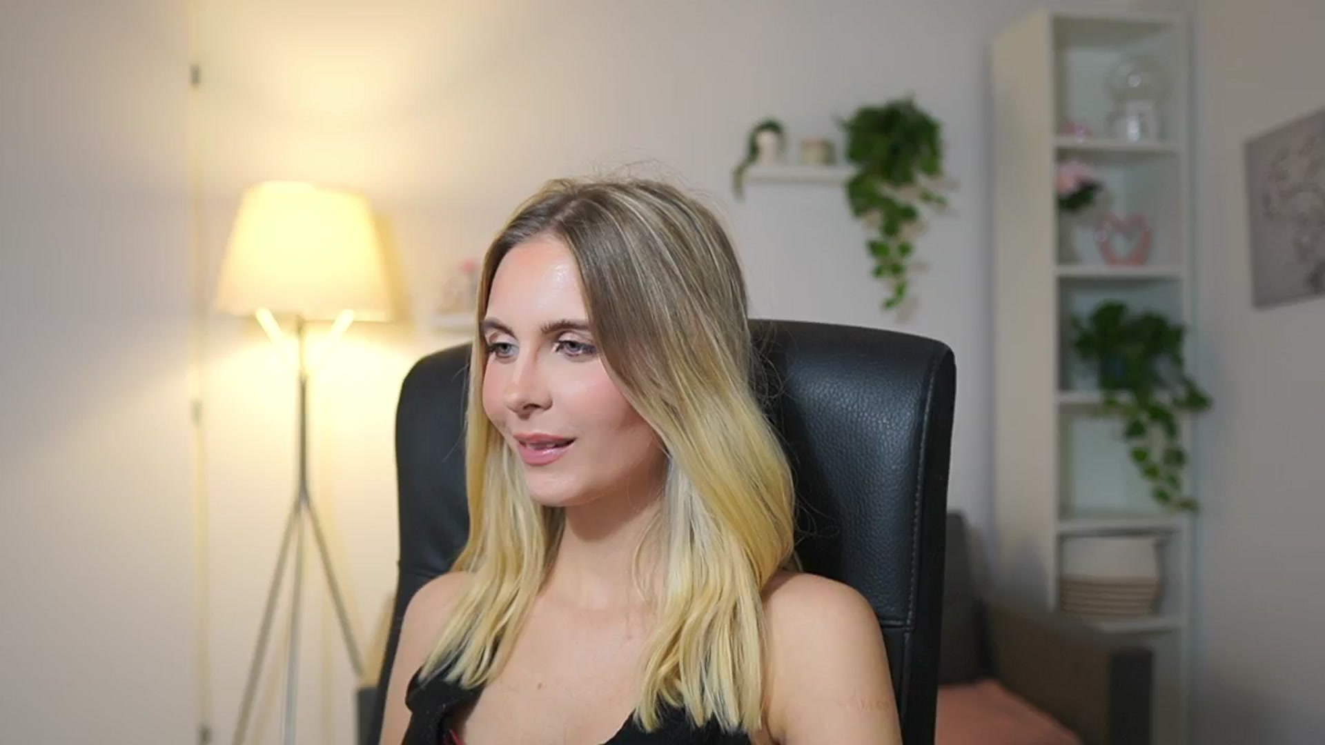 Gallery image thumbnail from Catecrago_'s myfreecams stream on, 12/02/2025, 12:17 image 9 of 20