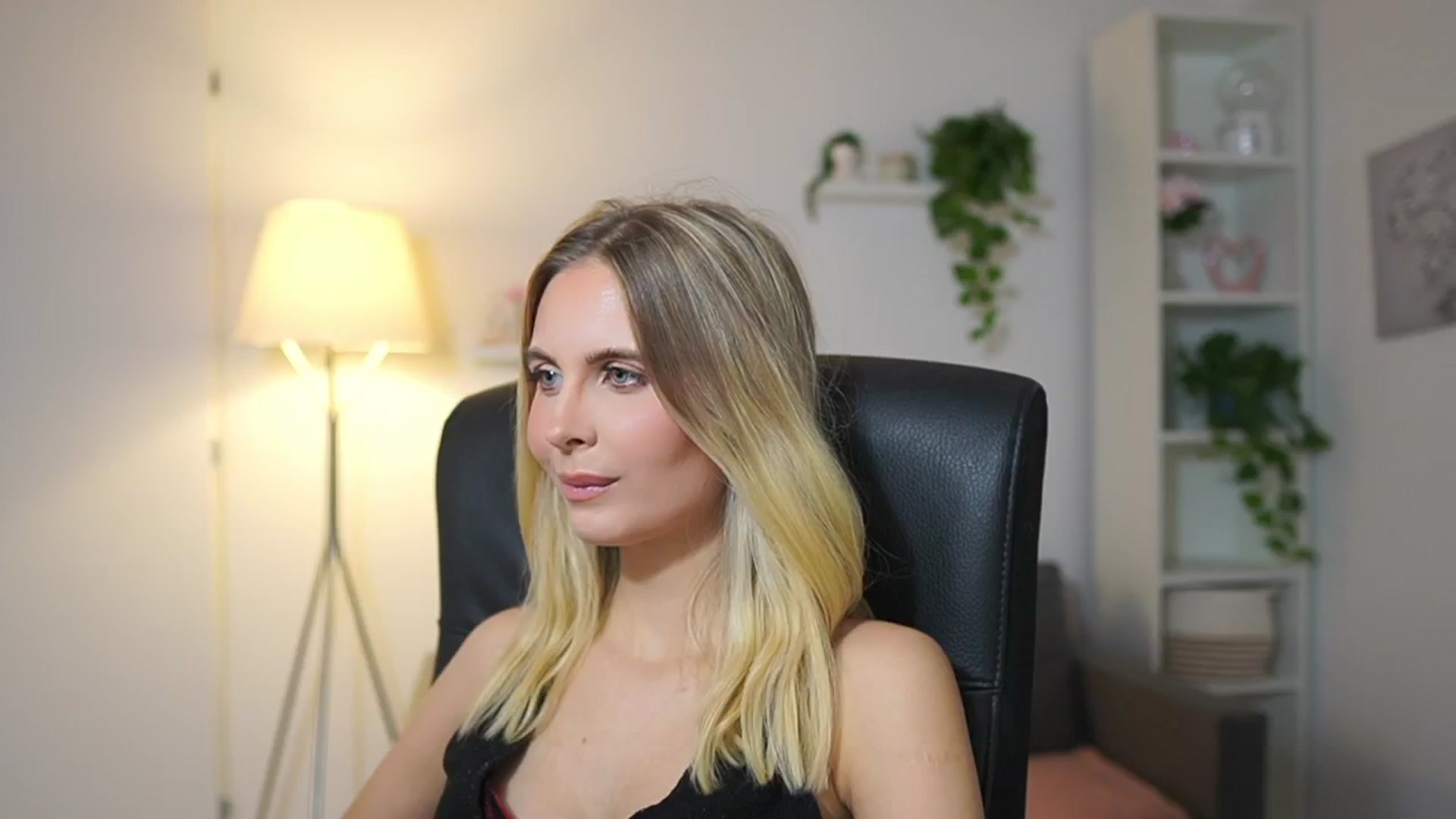 Gallery image thumbnail from Catecrago_'s myfreecams stream on, 12/02/2025, 12:17 image 8 of 20