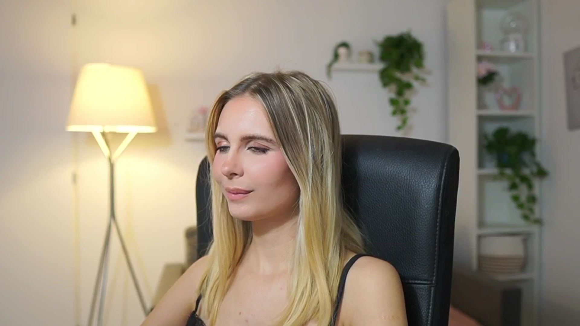 Gallery image thumbnail from Catecrago_'s myfreecams stream on, 12/04/2025, 11:59 image 19 of 20