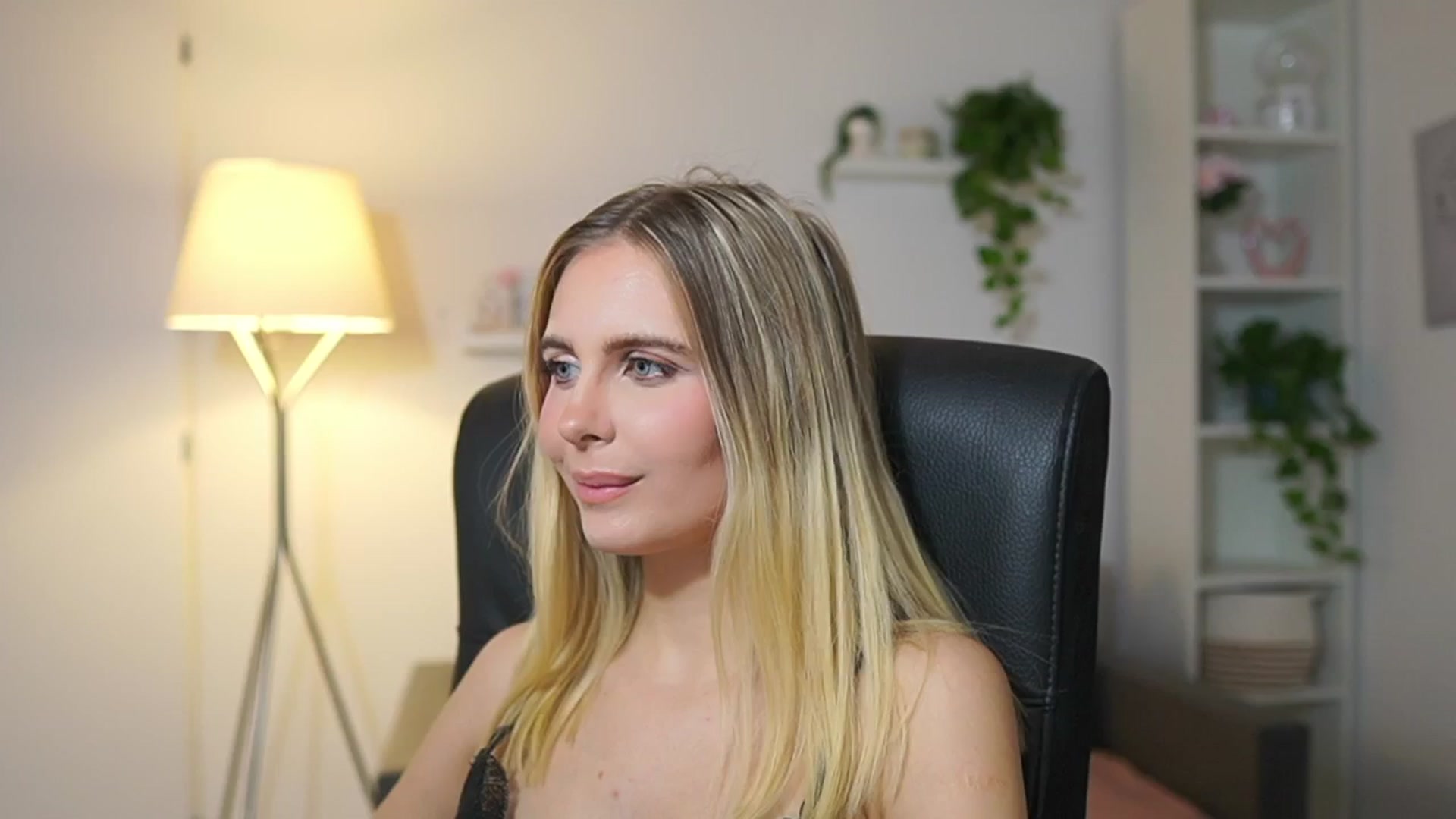 Gallery image thumbnail from Catecrago_'s myfreecams stream on, 12/04/2025, 13:12 image 10 of 20