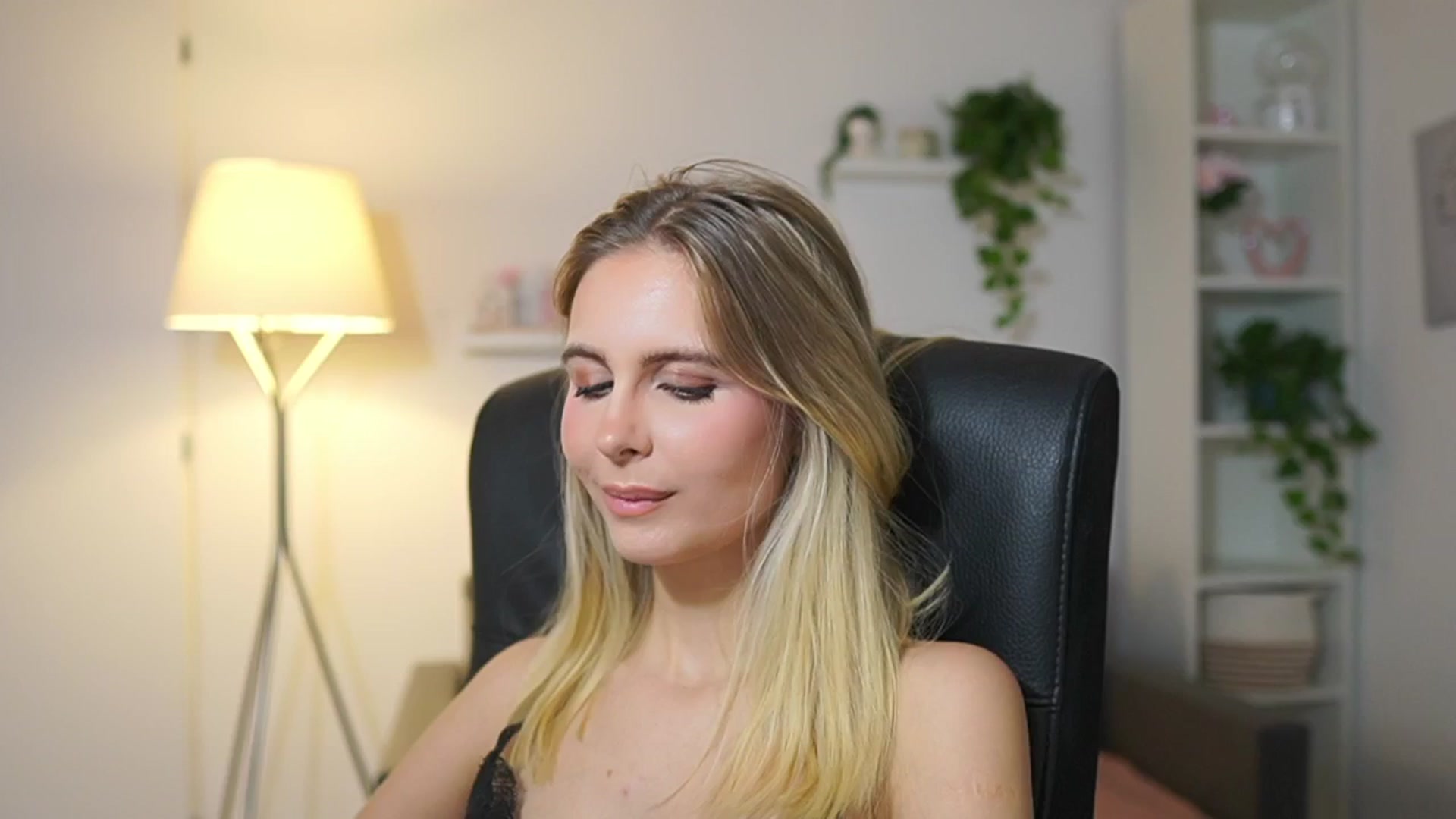 Gallery image thumbnail from Catecrago_'s myfreecams stream on, 12/04/2025, 13:12 image 13 of 20